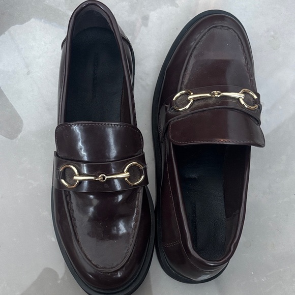 American Eagle Brown/Wine Loafers with gold Metal Detail - Picture 6 of 6